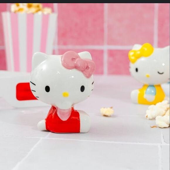 Hello kitty ceramic salt and pepper shaker set NEW never opened dinner ware - Picture 6 of 8